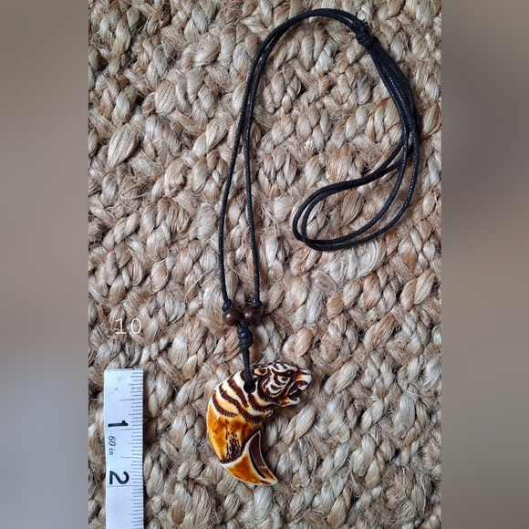 Mens Necklace Tribal Talon Claw Tusk American Indian Animal Theme Gift for Men - Picture 2 of 2